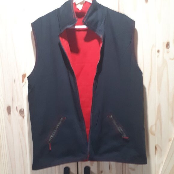 Spanner Sport two sided vest red one side and black the other side insulated. - Picture 2 of 6